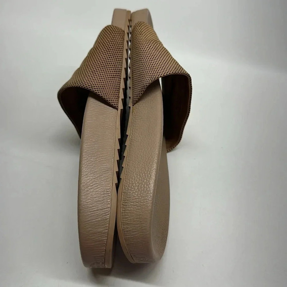 Frye Medallion Slides Slip On Sandals Flip Flops Shoes Logo Spellout Tan 8.5 - Picture 5 of 8